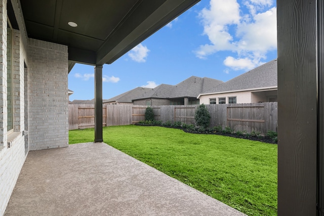 view of yard featuring a patio area