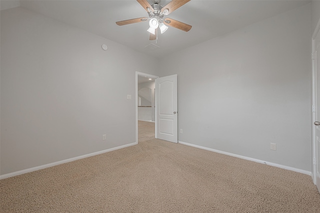 carpeted spare room with vaulted ceiling and ceiling fan