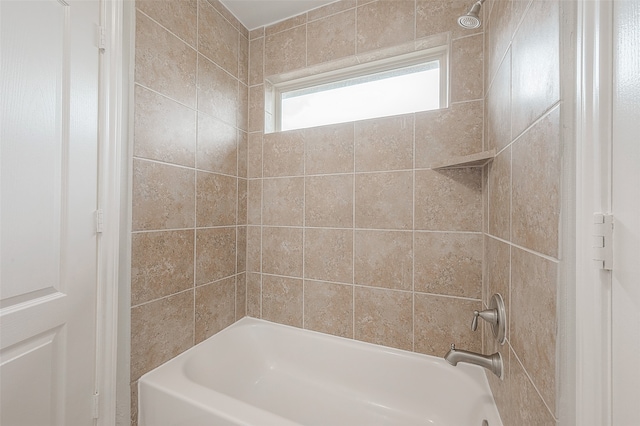 bathroom featuring tiled shower / bath combo