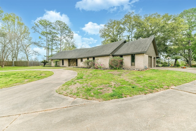 view of front facade with a front lawn