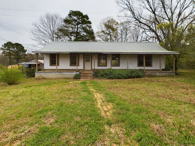 ranch-style house featuring a front lawn and covered porch