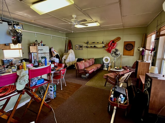 misc room featuring ceiling fan