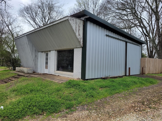 view of shed / structure featuring a lawn