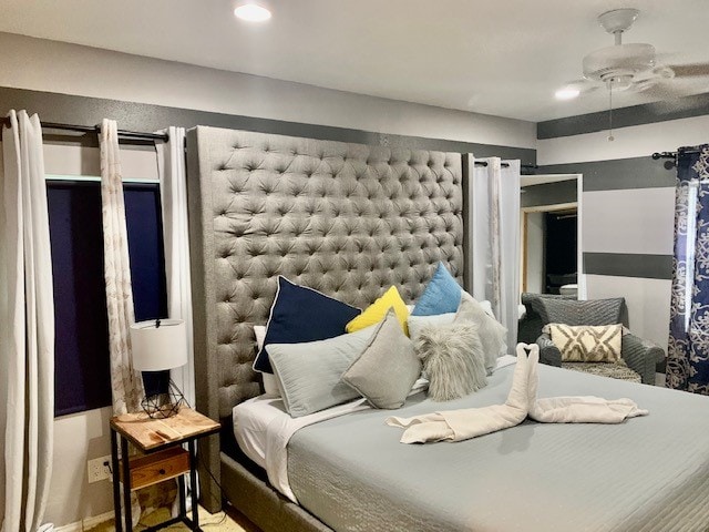 bedroom with ceiling fan