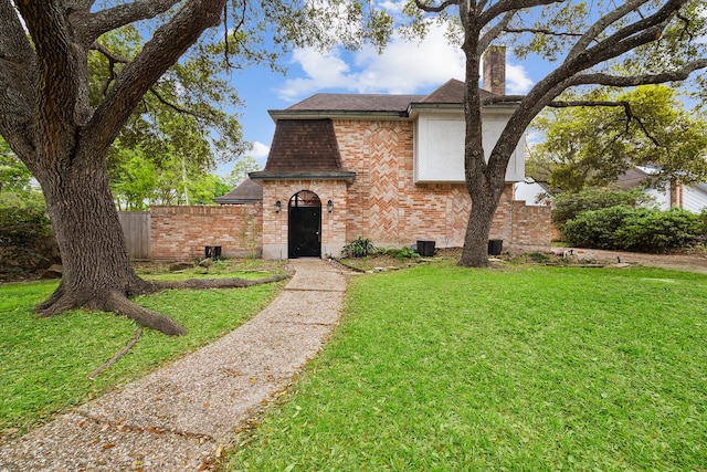 view of front of home with a front lawn