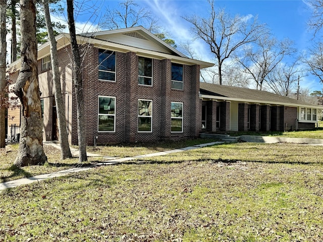 view of front of house with a front yard