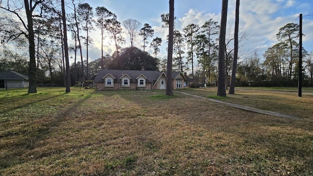 view of front of property with a front yard