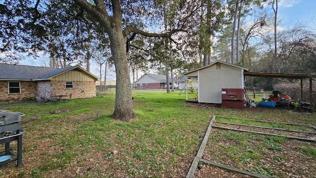 view of yard with a shed