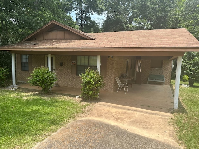 view of front of home with a front yard