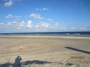 Listing photo 2 for 106 Yucca Ave, Surfside Beach TX 77541