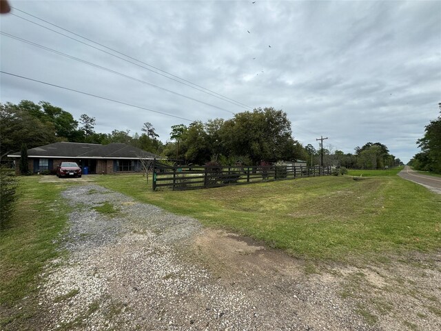 view of yard featuring a rural view