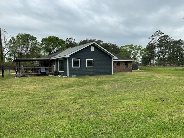 back of house featuring a lawn