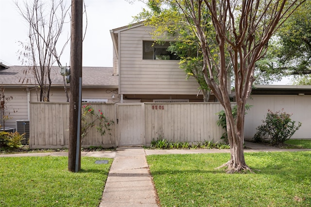 view of front of property with a front lawn