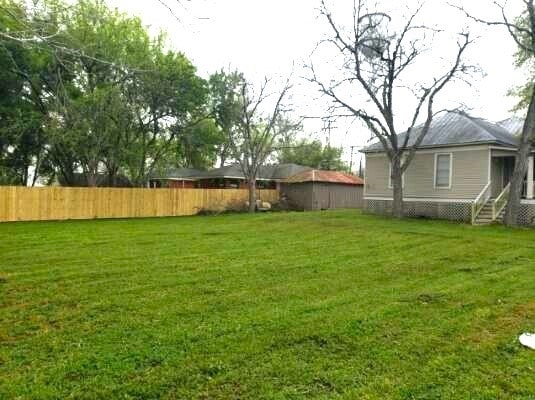 Listing photo 3 for 102 S Scott St, Fayetteville TX 78940