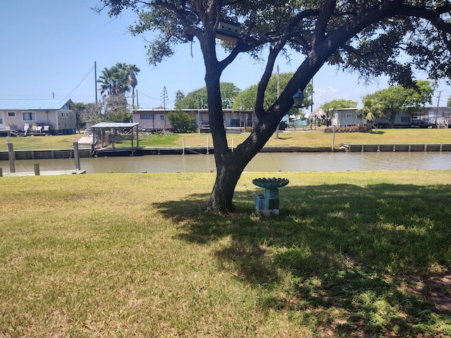 view of yard featuring a water view