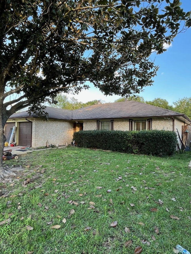 ranch-style home with a front lawn