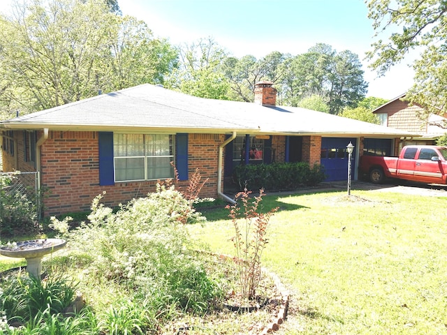 single story home with a front yard