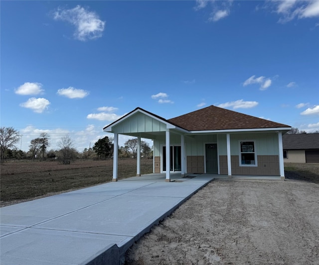 view of front facade featuring a carport