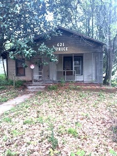 Listing photo 2 for 621 Spruce St, Teague TX 75860