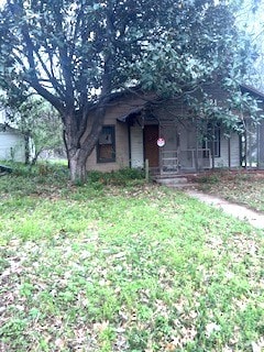 Listing photo 3 for 621 Spruce St, Teague TX 75860