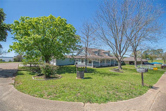 view of front of property with a front yard