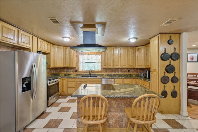 kitchen with light tile patterned flooring, stainless steel appliances, island exhaust hood, sink, and a breakfast bar