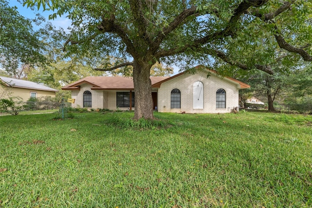 view of front of house featuring a front yard