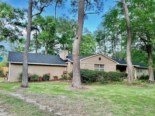 single story home featuring a front yard