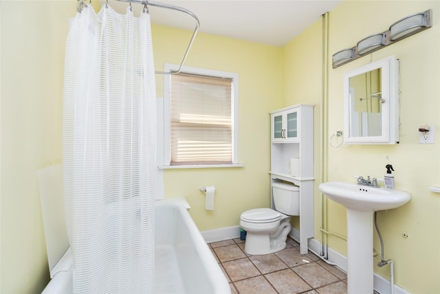 full bath with baseboards, shower / bath combination with curtain, toilet, and tile patterned floors