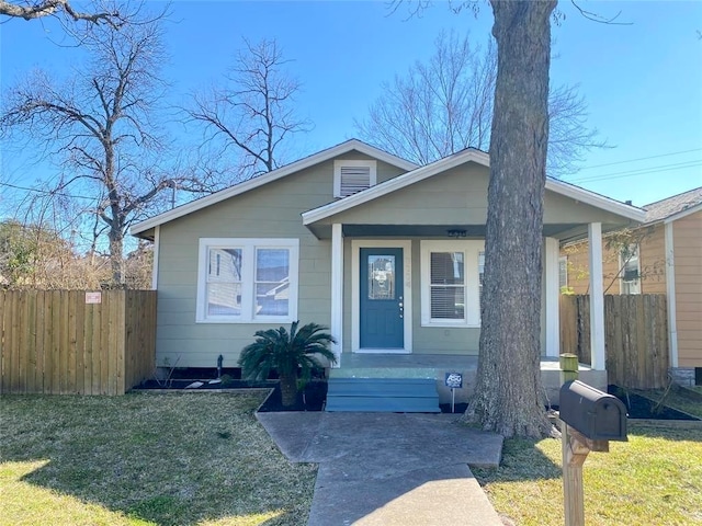 view of front of property with a front yard