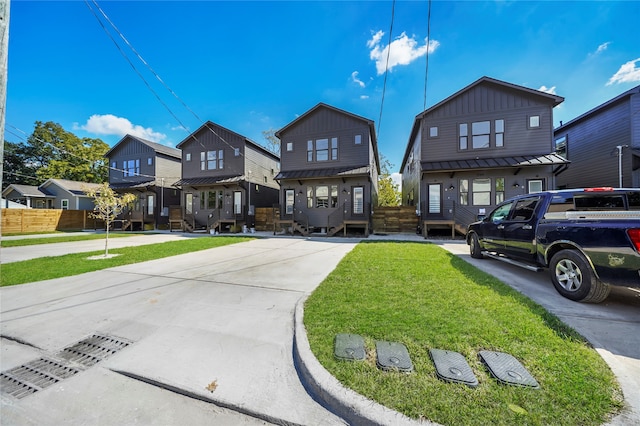 view of front of house featuring a front lawn