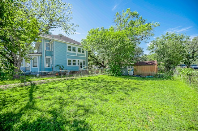 view of yard with a storage shed