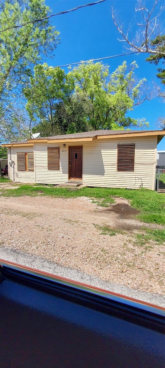 view of front of property