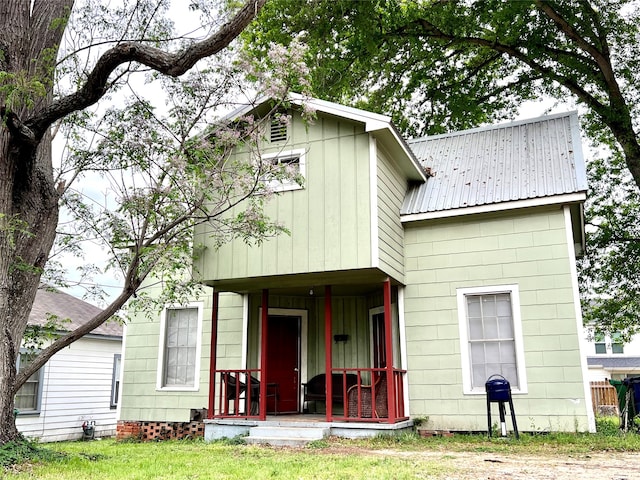 back of house featuring a yard