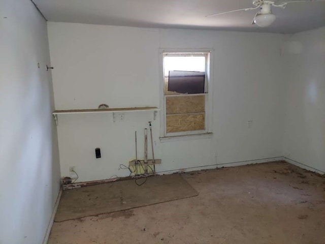 unfurnished room featuring ceiling fan and concrete floors