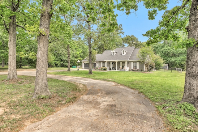 view of front facade featuring a front yard