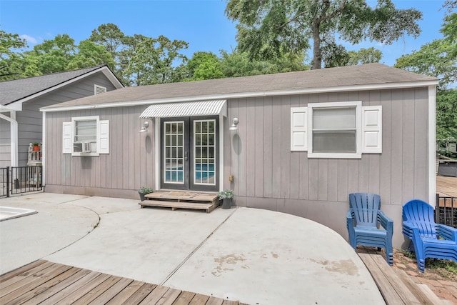 view of front of house featuring a patio area