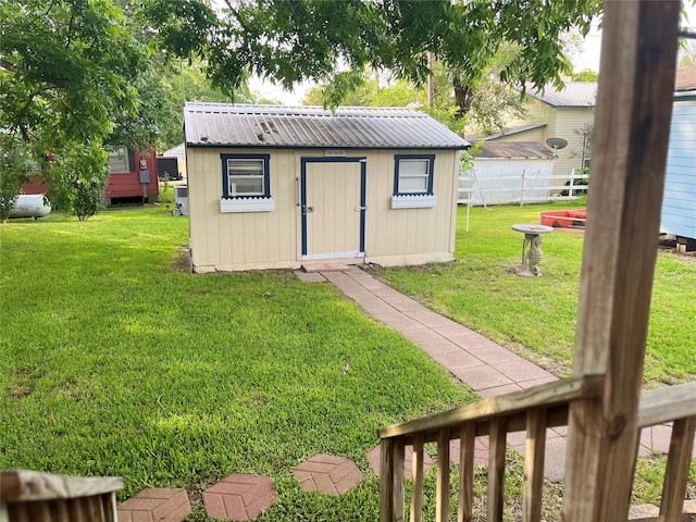 204 W Fayette St, Fayetteville, TX 78940 - view of outbuilding featuring a yard