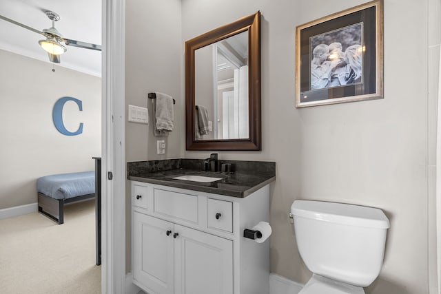 bathroom with vanity, toilet, ceiling fan, and ornamental molding