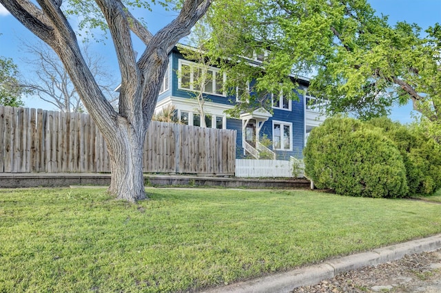 view of front of house with a front lawn