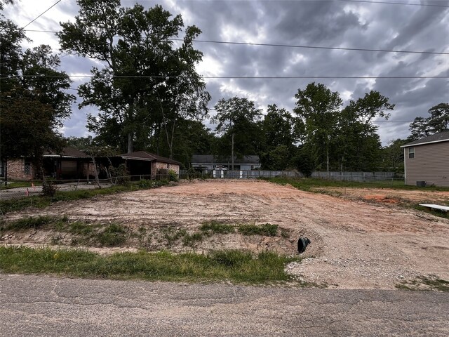 1014 Columbia River Rd, Conroe, TX 77316