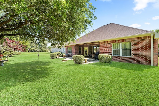 view of yard with a patio