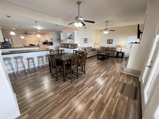 dining room with dark wood-type flooring and ceiling fan