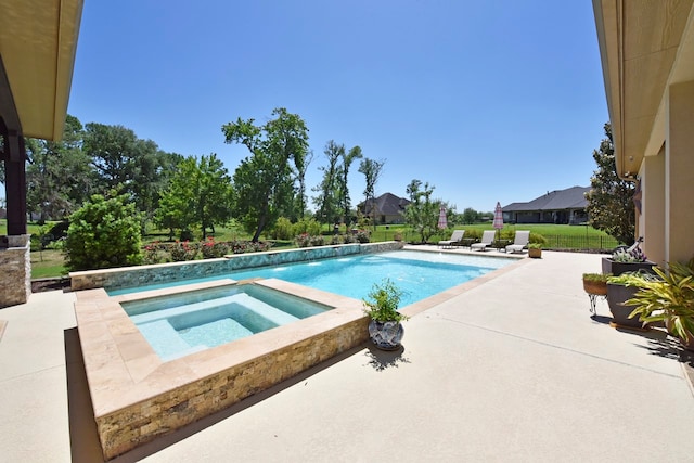 view of pool with an in ground hot tub and a patio area