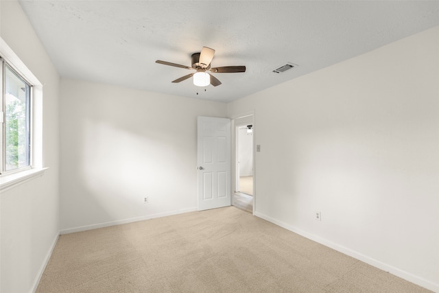 unfurnished room with light carpet and ceiling fan