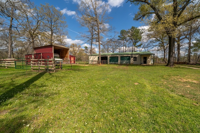 view of yard with an outdoor structure