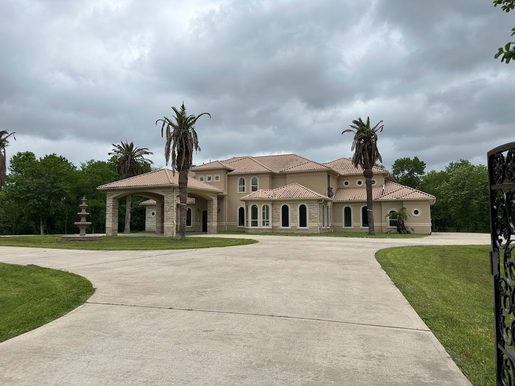 mediterranean / spanish-style house featuring a front yard