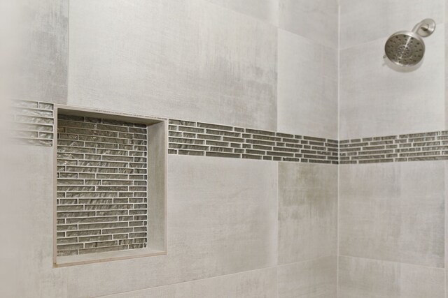 details with a tile shower