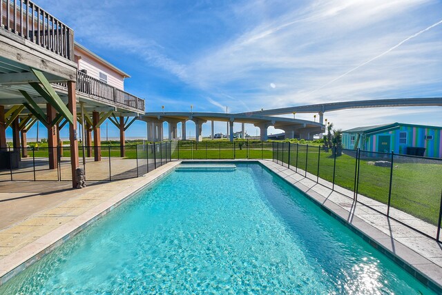 view of pool featuring a yard