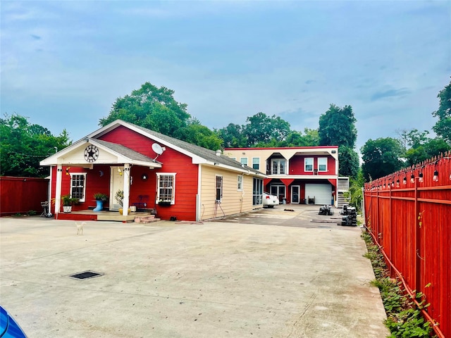 view of front of property